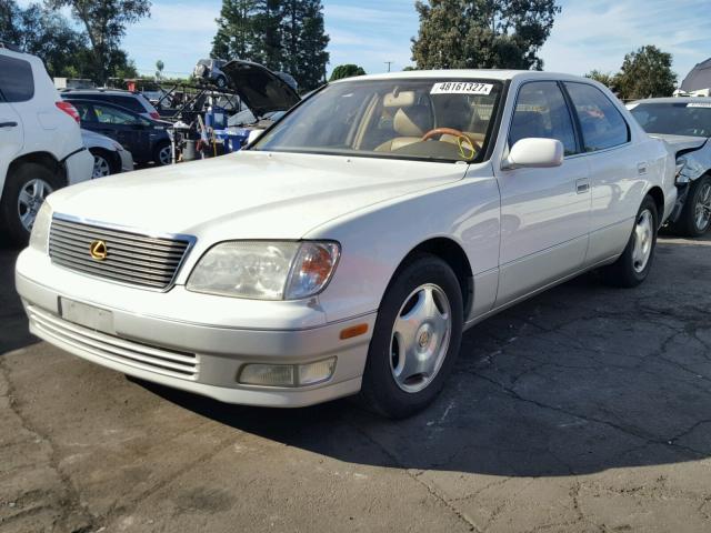 JT8BH28F8Y0173247 - 2000 LEXUS LS 400 WHITE photo 2