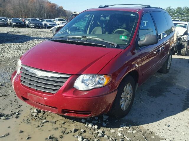 2A4GP44RX6R847286 - 2006 CHRYSLER TOWN & COU RED photo 2