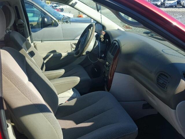 2A4GP44RX6R847286 - 2006 CHRYSLER TOWN & COU RED photo 5