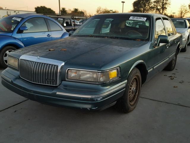 1LNLM82W8SY694423 - 1995 LINCOLN TOWN CAR S GREEN photo 2