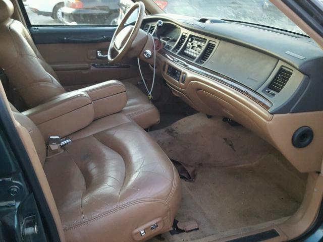 1LNLM82W8SY694423 - 1995 LINCOLN TOWN CAR S GREEN photo 5