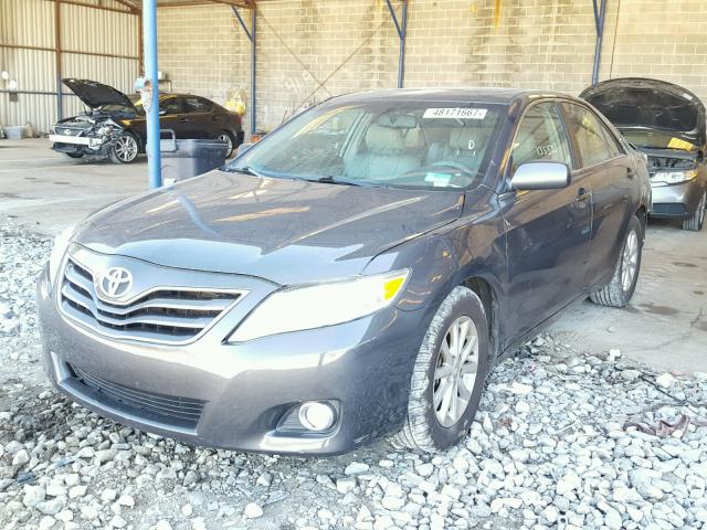 4T1BF3EK4BU214841 - 2011 TOYOTA CAMRY BASE GRAY photo 2