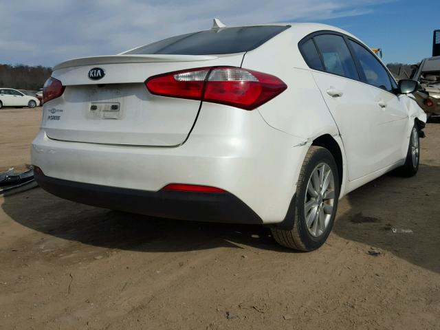 KNAFX4A69G5479142 - 2016 KIA FORTE LX WHITE photo 4