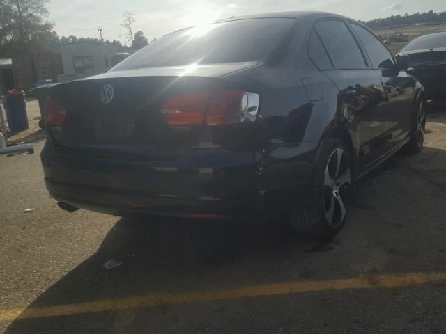 3VW2K7AJ7DM281085 - 2013 VOLKSWAGEN JETTA BASE BLACK photo 4