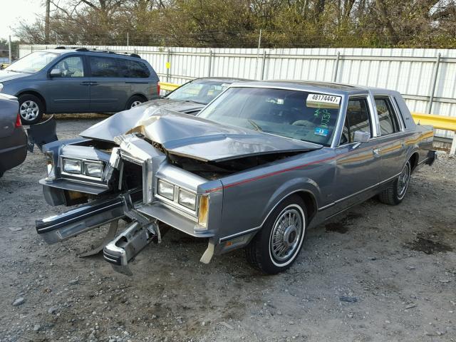 1LNBP96F5EY610338 - 1984 LINCOLN TOWN CAR SILVER photo 2