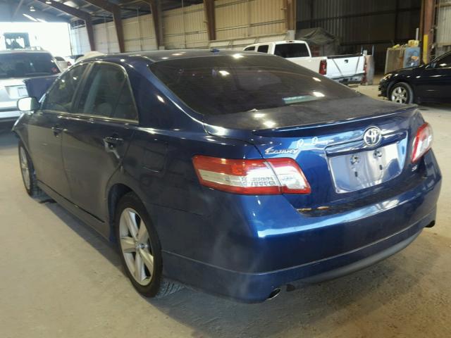 4T1BF3EK9BU632182 - 2011 TOYOTA CAMRY BASE BLUE photo 3