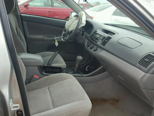 4T1BE32K54U901952 - 2004 TOYOTA CAMRY LE ვერცხლისფერი ფოტო 5