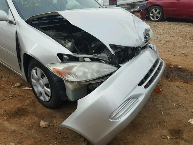 4T1BE32K54U901952 - 2004 TOYOTA CAMRY LE ვერცხლისფერი ფოტო 9