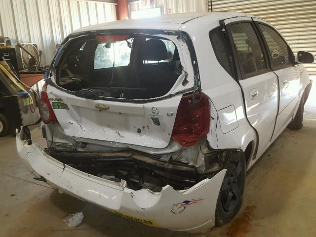 KL1TD66E59B625395 - 2009 CHEVROLET AVEO LS WHITE photo 4