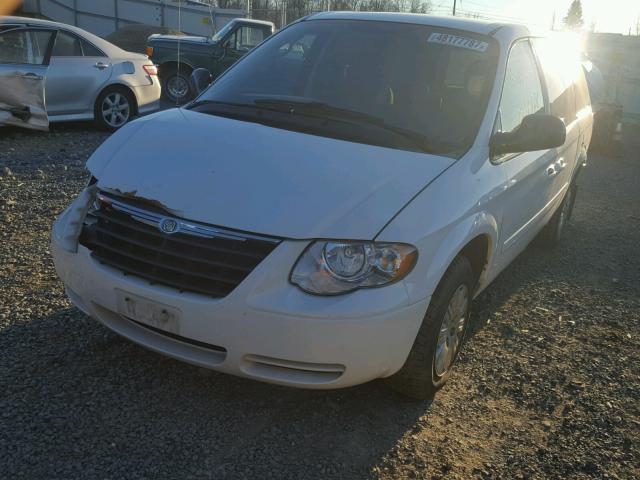 2A4GP44R97R121016 - 2007 CHRYSLER TOWN & COU WHITE photo 2