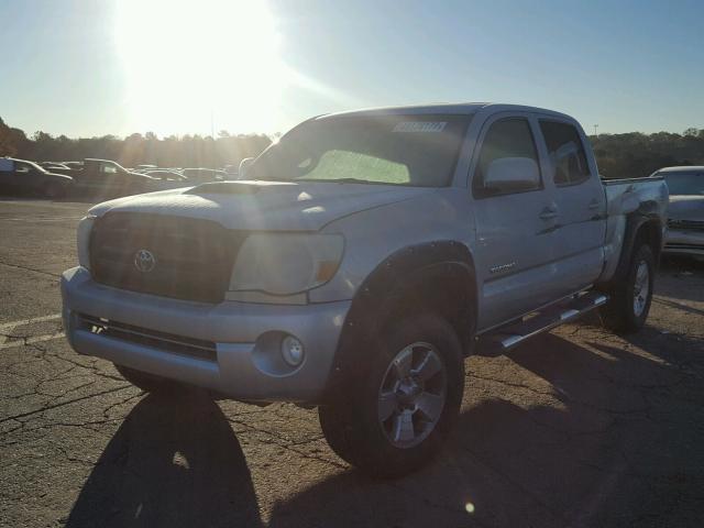 3TMKU72N38M013767 - 2008 TOYOTA TACOMA DOU SILVER photo 2