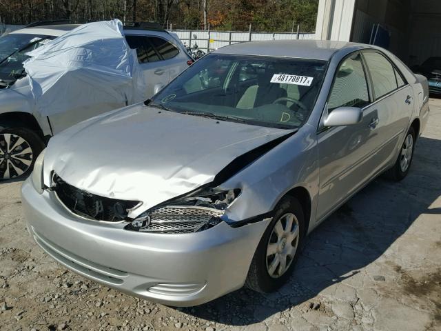 4T1BE32K43U766526 - 2003 TOYOTA CAMRY LE ვერცხლისფერი ფოტო 2