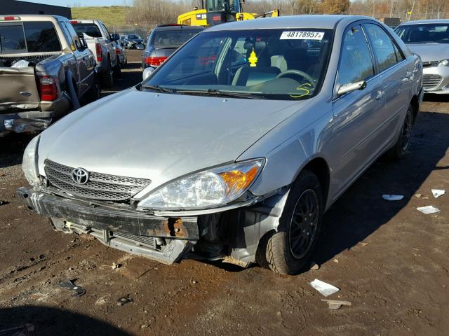 4T1BE32K14U343999 - 2004 TOYOTA CAMRY LE ვერცხლისფერი ფოტო 2