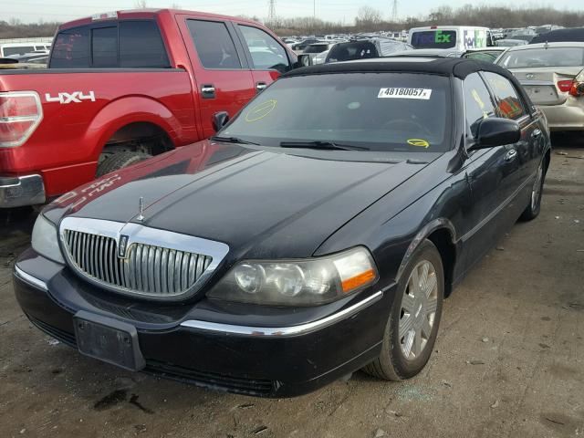 1LNHM82WX5Y670747 - 2005 LINCOLN TOWN CAR S BLACK photo 2