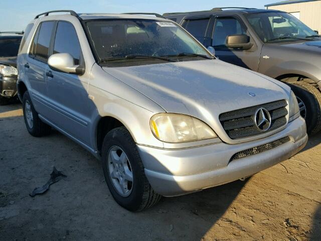 4JGAB54E81A265385 - 2001 MERCEDES-BENZ ML 320 SILVER photo 1