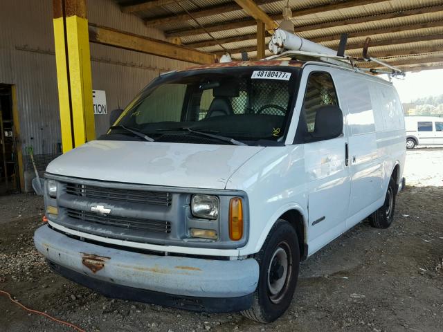 1GCFG25W1W1053209 - 1998 CHEVROLET EXPRESS G2 WHITE photo 2