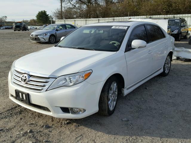 4T1BK3DB7BU392594 - 2011 TOYOTA AVALON BAS WHITE photo 2