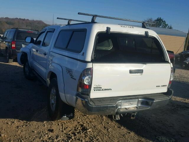 3TMLU42NX9M036841 - 2009 TOYOTA TACOMA DOU WHITE photo 3