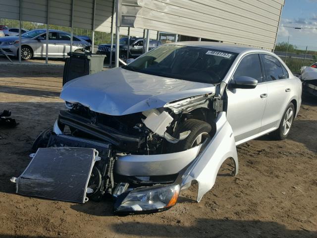 1VWAS7A39FC104779 - 2015 VOLKSWAGEN PASSAT S SILVER photo 2