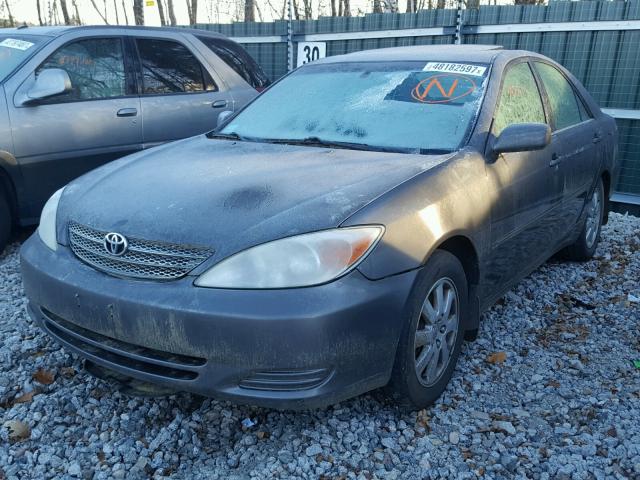 4T1BF30K02U504937 - 2002 TOYOTA CAMRY LE GRAY photo 2