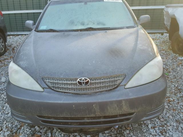 4T1BF30K02U504937 - 2002 TOYOTA CAMRY LE GRAY photo 7