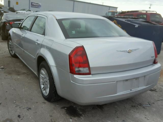 2C3JA43R85H627104 - 2005 CHRYSLER 300 SILVER photo 3