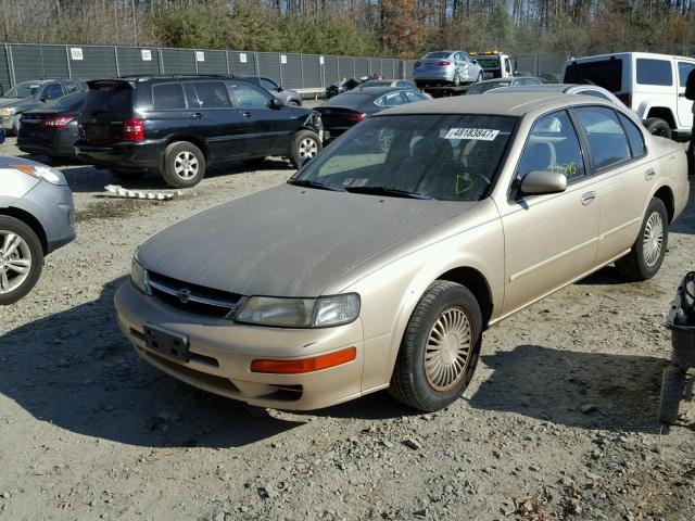 JN1CA21D5WM903854 - 1998 NISSAN MAXIMA GLE GOLD photo 2