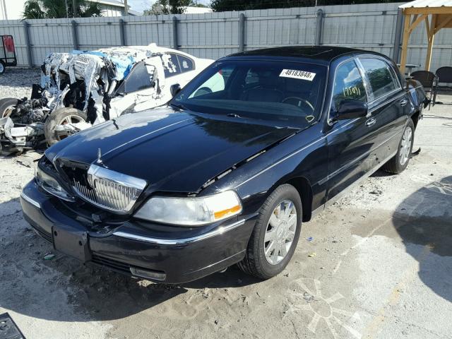 1LNHM83W07Y639864 - 2007 LINCOLN TOWN CAR D BLACK photo 2