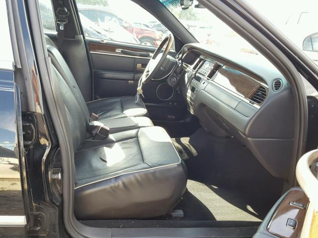 1LNHM83W07Y639864 - 2007 LINCOLN TOWN CAR D BLACK photo 5