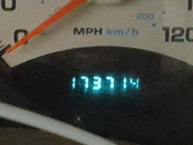 1J4GL58K13W519918 - 2003 JEEP LIBERTY LI GRAY photo 8