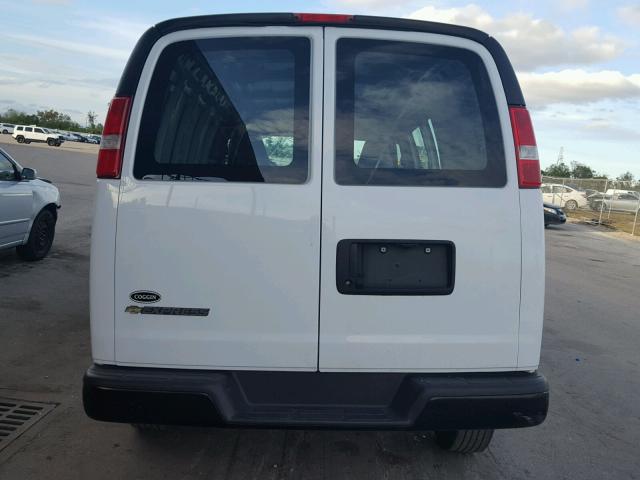 1GCWGAFF5H1165149 - 2017 CHEVROLET EXPRESS G2 WHITE photo 10