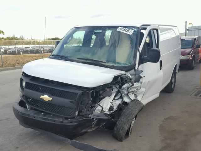 1GCWGAFF5H1165149 - 2017 CHEVROLET EXPRESS G2 WHITE photo 2