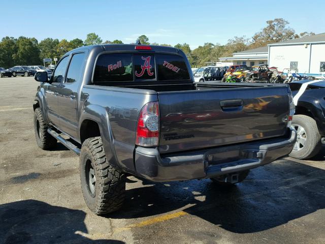 5TFLU4EN5FX128473 - 2015 TOYOTA TACOMA DOU GRAY photo 3