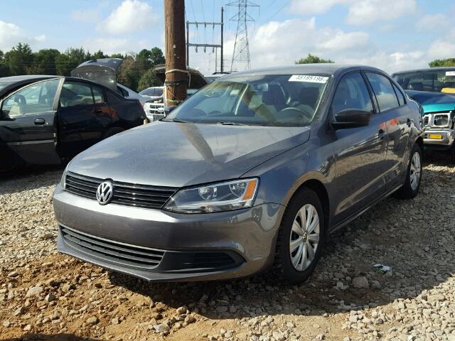 3VW2K7AJXEM429828 - 2014 VOLKSWAGEN JETTA BASE GRAY photo 2