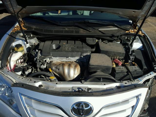 4T1BF3EK0AU114959 - 2010 TOYOTA CAMRY BASE SILVER photo 7