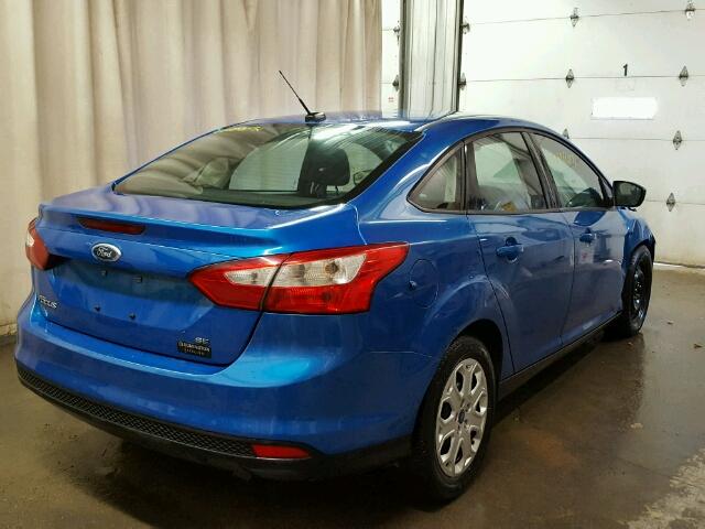 1FAHP3F20CL230039 - 2012 FORD FOCUS SE BLUE photo 4