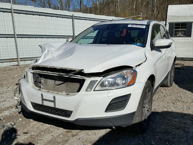 YV4902DZ6D2461142 - 2013 VOLVO XC60 T6 WHITE photo 2