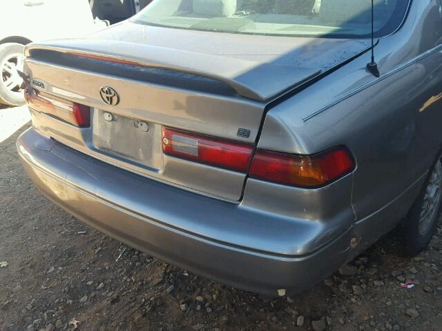 4T1BG22K5WU387849 - 1998 TOYOTA CAMRY CE TAN photo 9