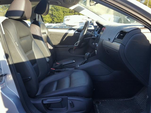 3VWDX7AJ2DM426818 - 2013 VOLKSWAGEN JETTA SE 银色 照片 5