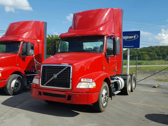 4V4MC9EG1DN131213 - 2013 VOLVO VN VNM RED photo 2