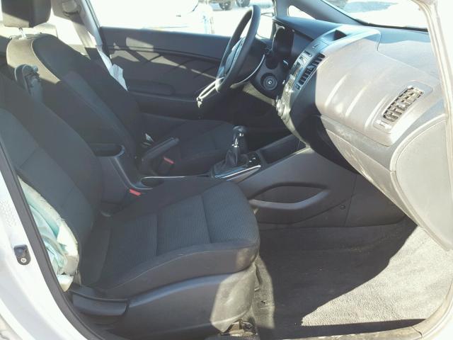 3KPFK4A74HE029074 - 2017 KIA FORTE LX SILVER photo 5