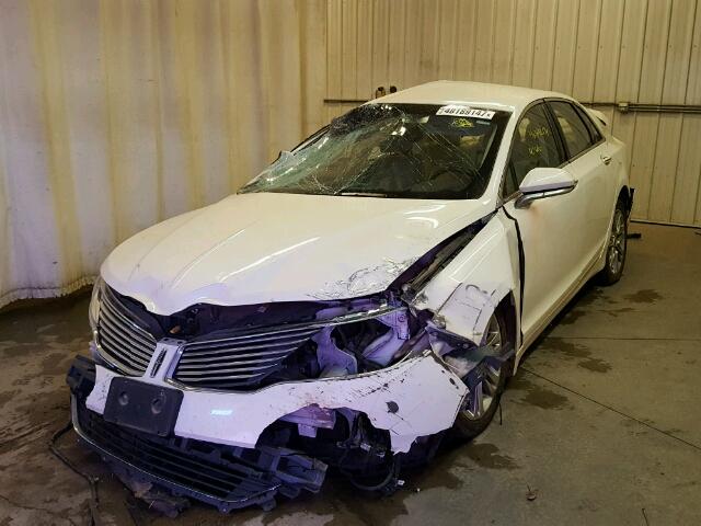 3LN6L2G99DR825697 - 2013 LINCOLN MKZ WHITE photo 2