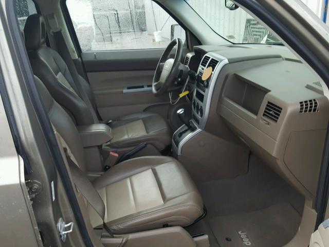 1J8FT48W68D626828 - 2008 JEEP PATRIOT LI GOLD photo 5