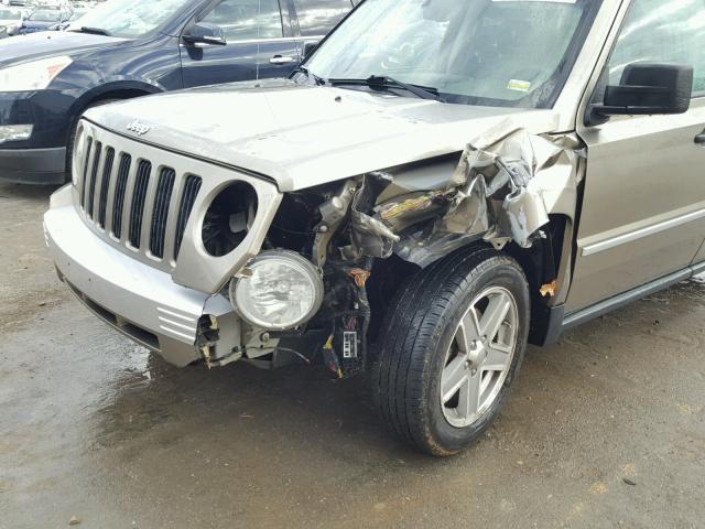 1J8FT48W68D626828 - 2008 JEEP PATRIOT LI GOLD photo 9