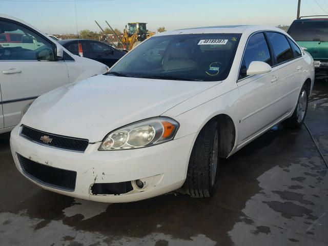 2G1WD58C169224900 - 2006 CHEVROLET IMPALA SUP WHITE photo 2