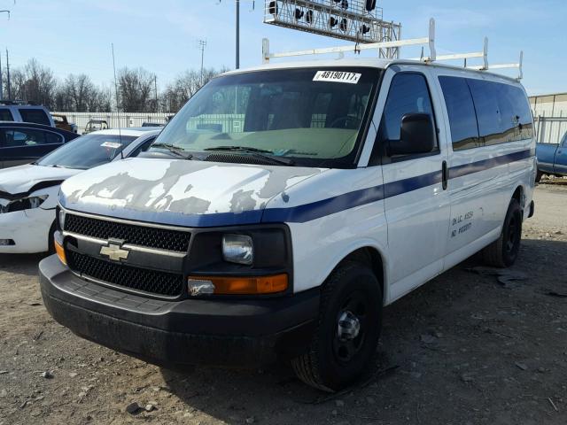 1GNFH15T871214466 - 2007 CHEVROLET EXPRESS G1 WHITE photo 2