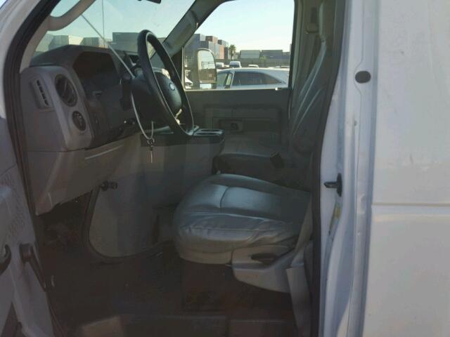 1FTSS3EL8DDA10359 - 2013 FORD ECONOLINE WHITE photo 5