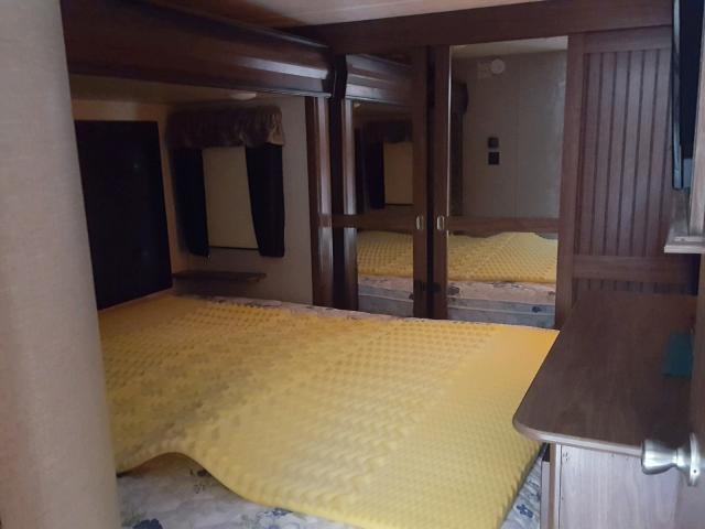 4YDF30520JA740314 - 2018 KEYSTONE MONTANA TAN photo 5