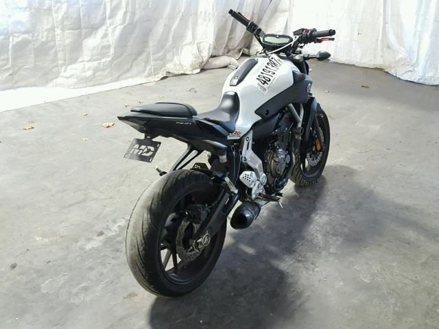 JYARM06E2FA002717 - 2015 YAMAHA FZ07 WHITE photo 4