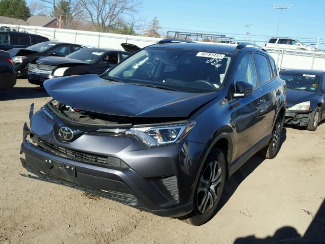 JTMBFREV4HJ118218 - 2017 TOYOTA RAV4 LE CHARCOAL photo 2